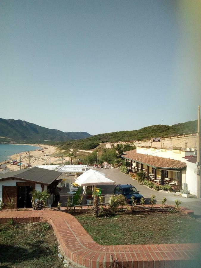 Al Mare, Al Sole, Si', Ma Nella Casa Del Minatore 布杰鲁 外观 照片